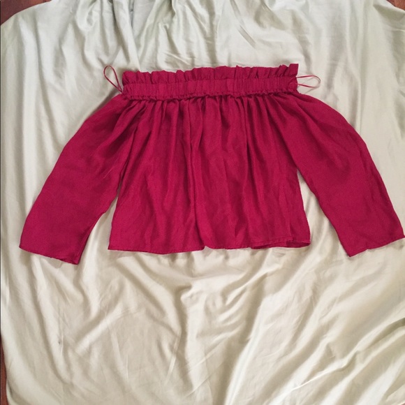 Woman’s off-shoulder top - Picture 2 of 8